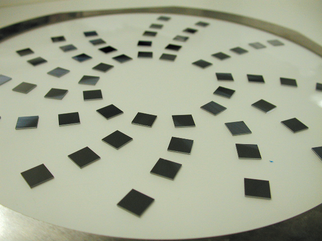 シリコンウェーハ / 2 mm 以上のチップ研削が可能